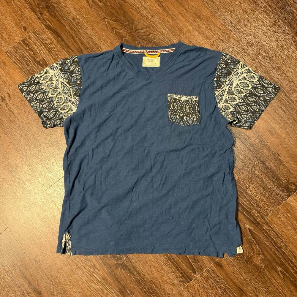 Essential Free Planet T-Shirt Size X-Large Blue Printed Pocket
